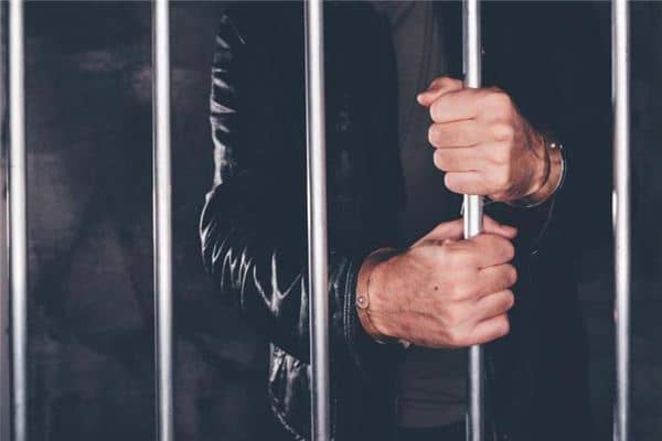 梦见爸爸被判刑是什么意思