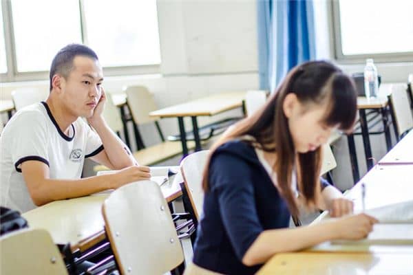 梦见观察别人被观察是什么意思