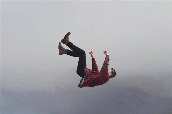 梦见别人跳楼摔死是什么意思