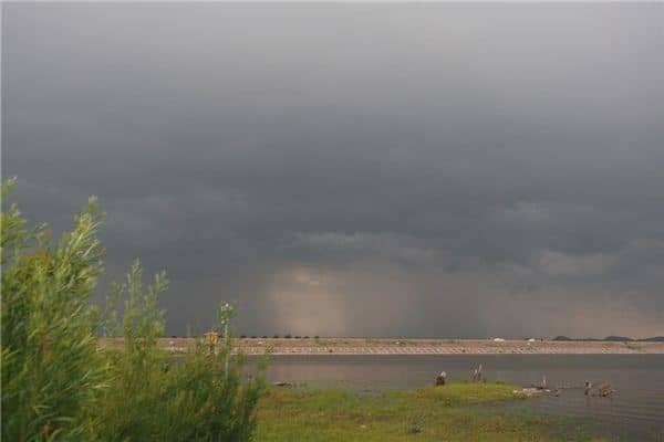 梦见暴风雨之前是什么意思