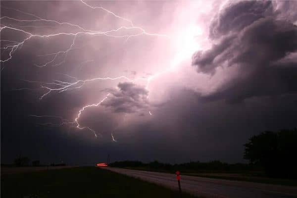 梦见雷霆雷震是什么意思