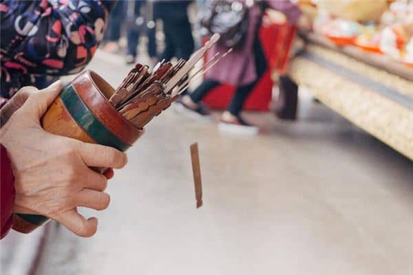梦见求签占卜是什么意思