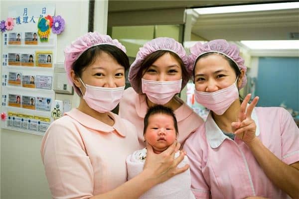 梦见接生婆产婆助产士是什么意思