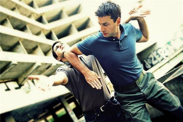 梦见和别人打斗是什么意思
