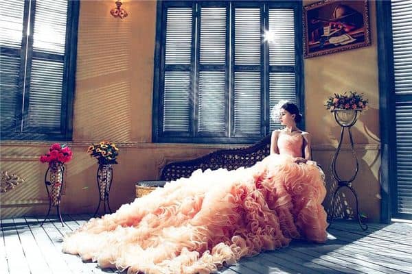 梦见婚纱穿婚纱是什么意思