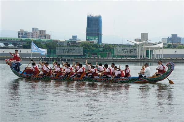 梦见划龙舟是什么意思