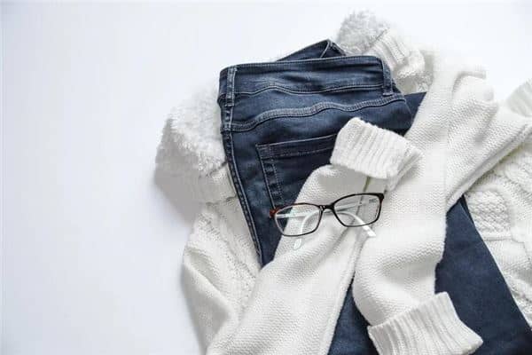 女人梦见整理旧衣服是什么意思