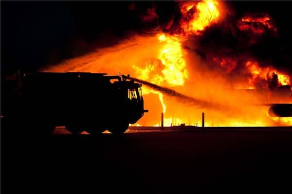 女人梦见别人家着火了