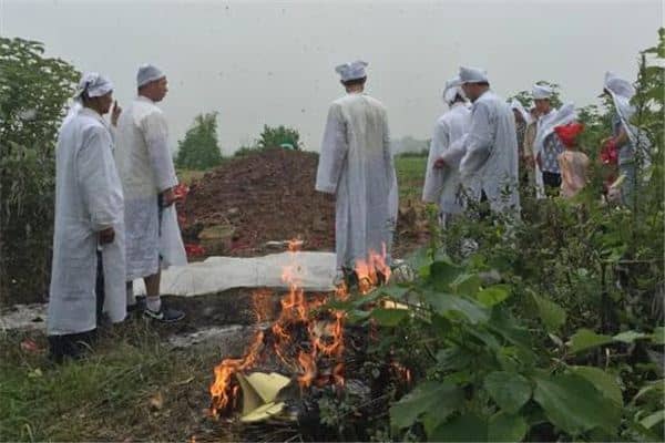 梦见死人出殡是什么意思