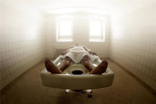 梦见死人吃饭是什么意思