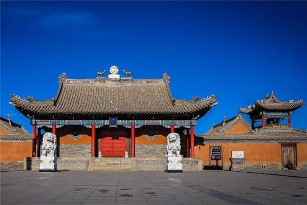 梦见在庙里吃饭是什么意思