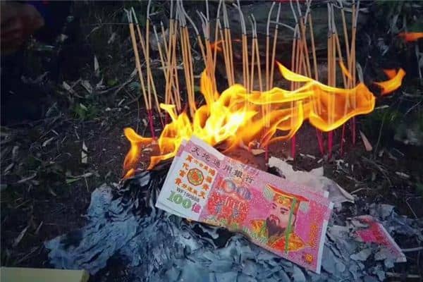 梦见别人烧纸