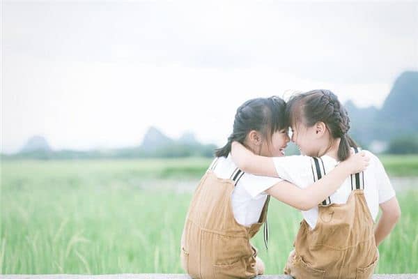 已婚女人梦到怀双胞胎是什么意思