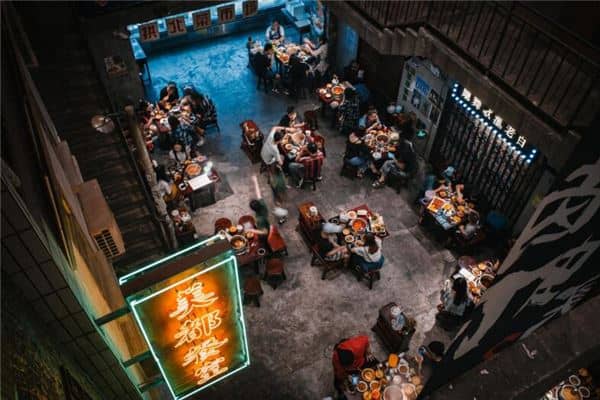 梦见别人请我吃饭意味着什么是什么意思