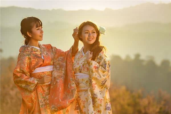 女人梦见娘家亲戚是什么意思