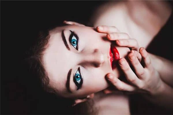 女人梦见脸上长脓包是什么意思