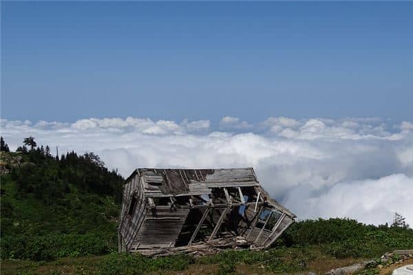 梦见房子倒塌没砸到人是什么意思