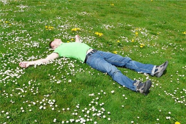 梦见死人还活着是什么意思