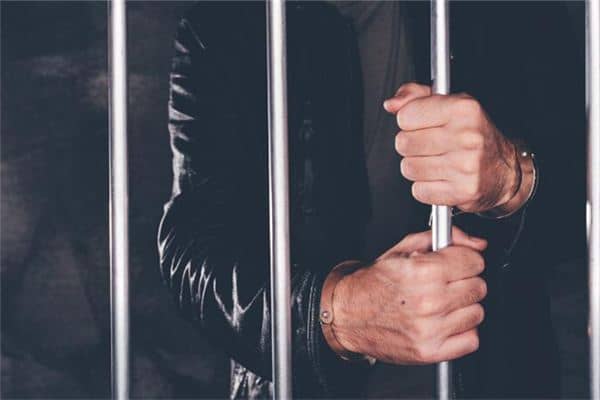 女人梦到自己进监狱了是什么意思
