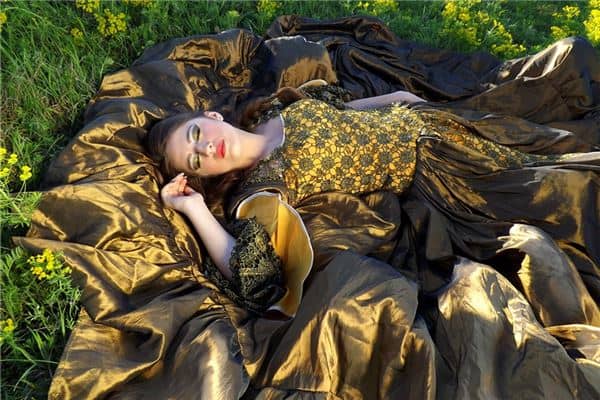 晚上梦见和别的女人睡觉是什么意思