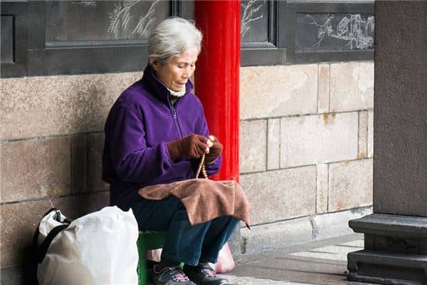 做梦梦到去世的奶奶是什么意思