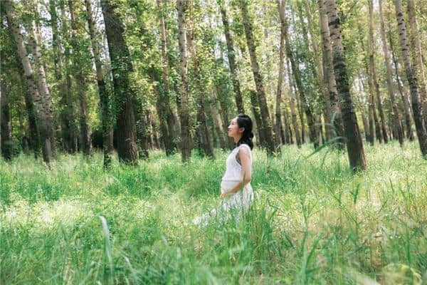 梦到别人生孩子还有血是什么意思