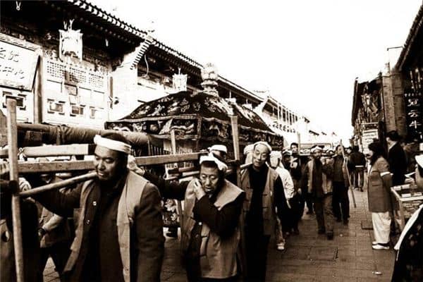 梦见死人入棺的征兆是什么意思