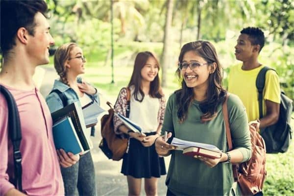 梦到同学聚会场面是什么意思