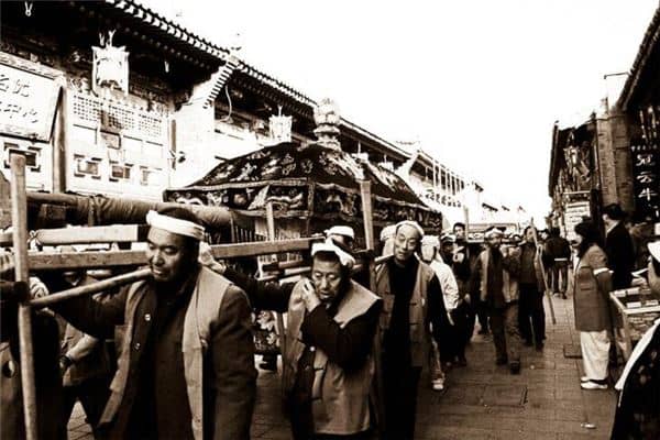 梦到别人去世是什么意思