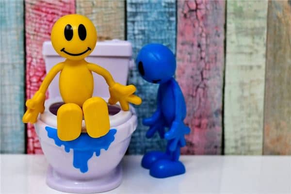 梦见自己拉稀屎在裤子里