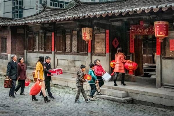 梦见远方亲人来家是什么意思