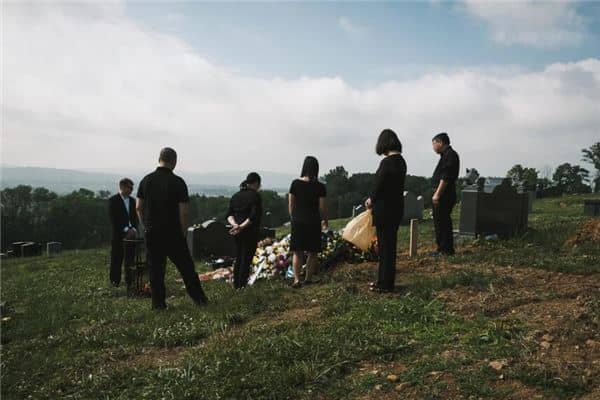 梦见亲人突然去世是什么意思