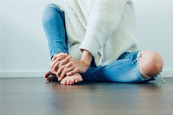 女人梦见自己裤子裂开是什么意思