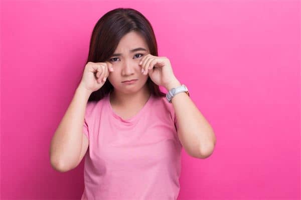 梦见别人哭得很伤心是什么意思