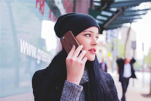 女人梦见接情人电话是什么意思