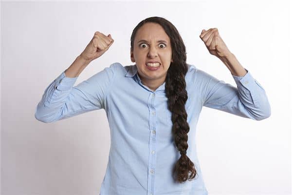 女人梦见打别人耳光是什么意思
