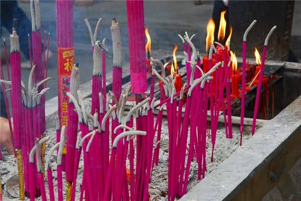 梦到烧香是什么意思
