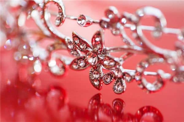 梦到挑选发卡是什么意思