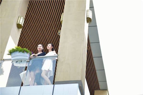 梦见从楼上跳下来没事是什么意思
