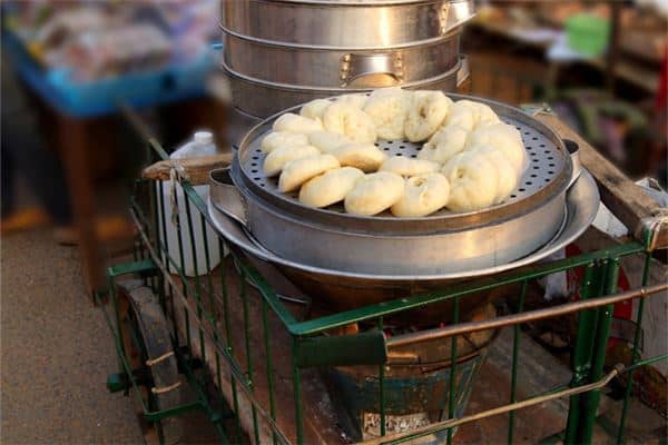 梦到吃馒头是什么意思