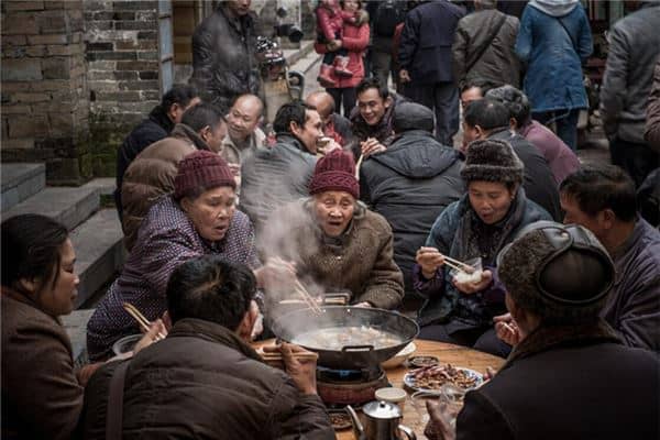 梦见吃宴席是什么预兆是什么意思