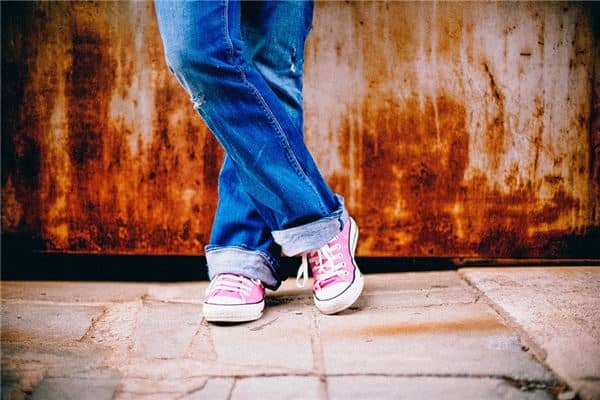 女人梦见鞋子沾到屎是什么意思