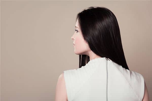 女人梦见自己头发长长了是什么意思