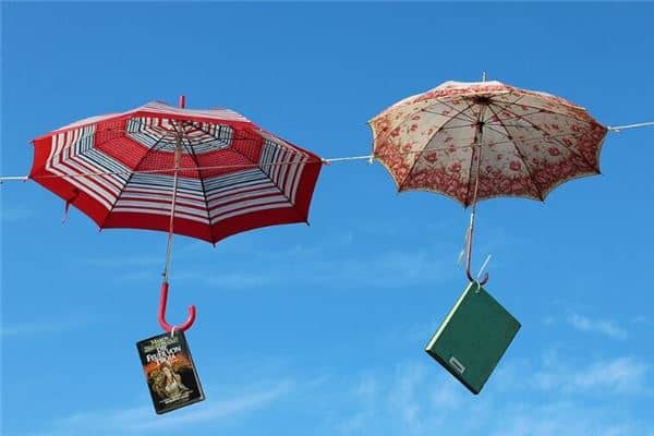 女人梦见雨伞坏了是什么意思
