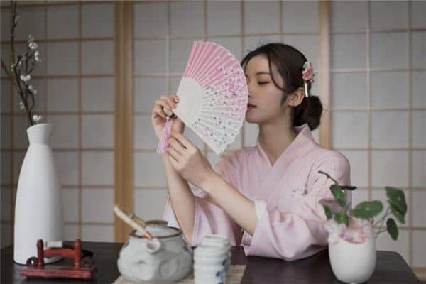 梦见扇子是什么预兆是什么意思