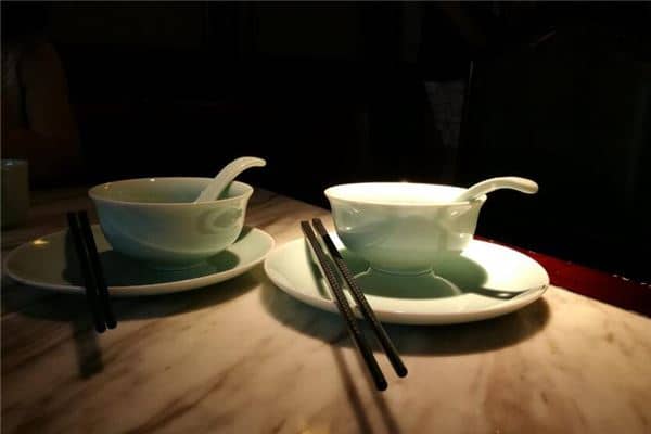 女人梦见破碗是什么意思