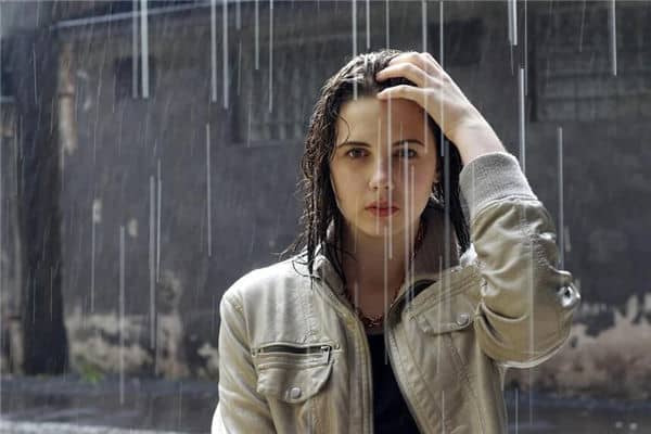 梦见下雨是什么梦是什么意思