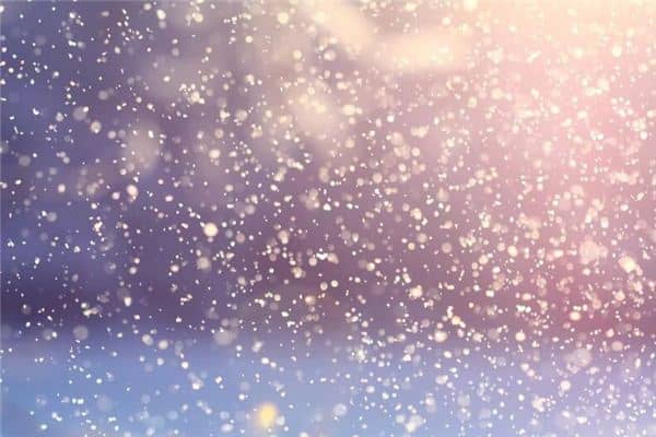 女人梦见下鹅毛大雪是什么意思