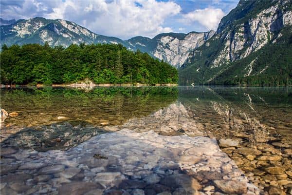 梦到清水流动是什么意思