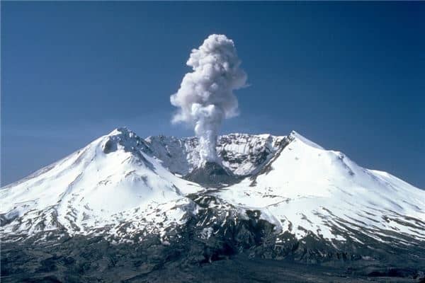 梦到火山爆发我在逃命是什么意思